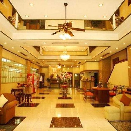 Yellow Ribbon Hills, Boutique Suites Bangkok Exterior photo