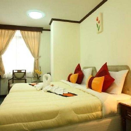 Yellow Ribbon Hills, Boutique Suites Bangkok Exterior photo