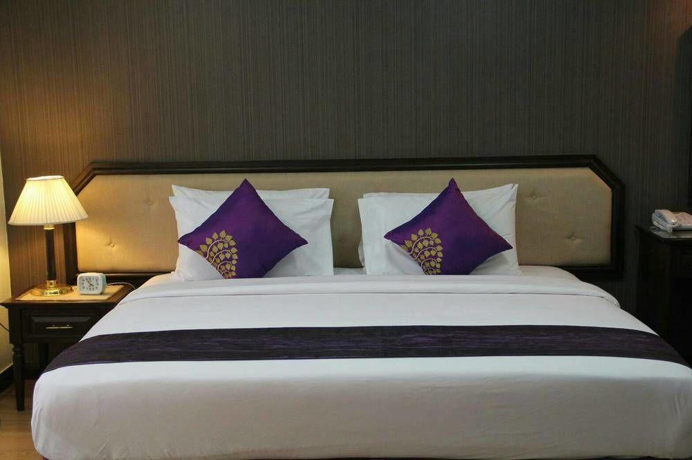 Yellow Ribbon Hills, Boutique Suites Bangkok Exterior photo