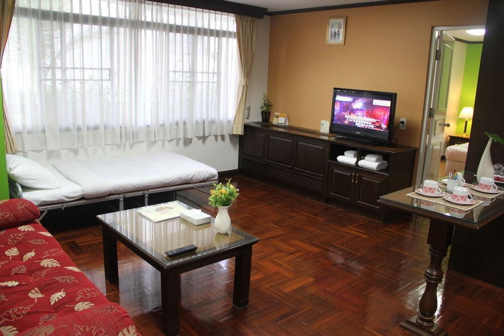 Yellow Ribbon Hills, Boutique Suites Bangkok Exterior photo