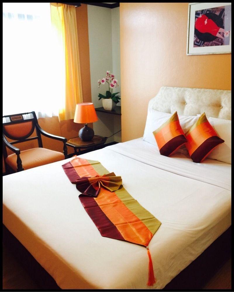 Yellow Ribbon Hills, Boutique Suites Bangkok Exterior photo