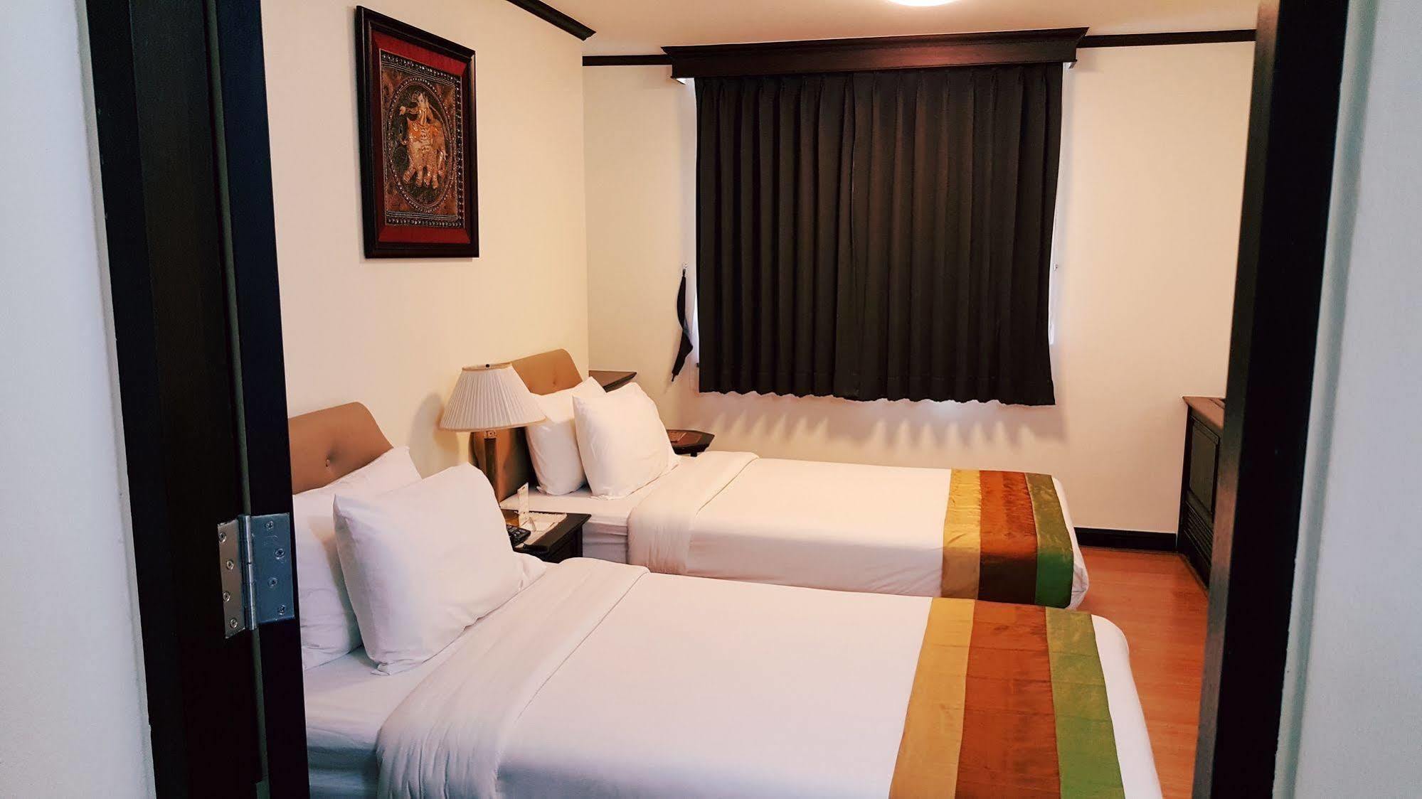 Yellow Ribbon Hills, Boutique Suites Bangkok Exterior photo