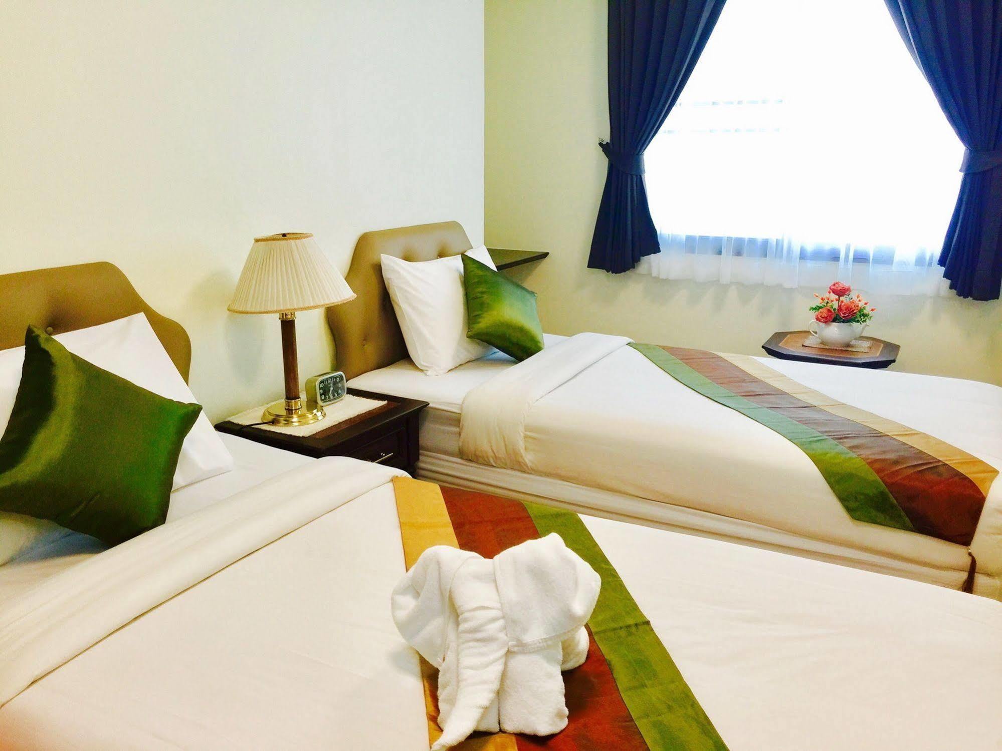 Yellow Ribbon Hills, Boutique Suites Bangkok Exterior photo